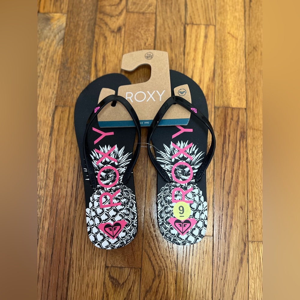 New NWT Roxy Sandals